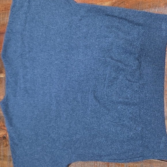 Tahari Super Soft Cashmere Navy Crewneck Sweater - Picture 6 of 6